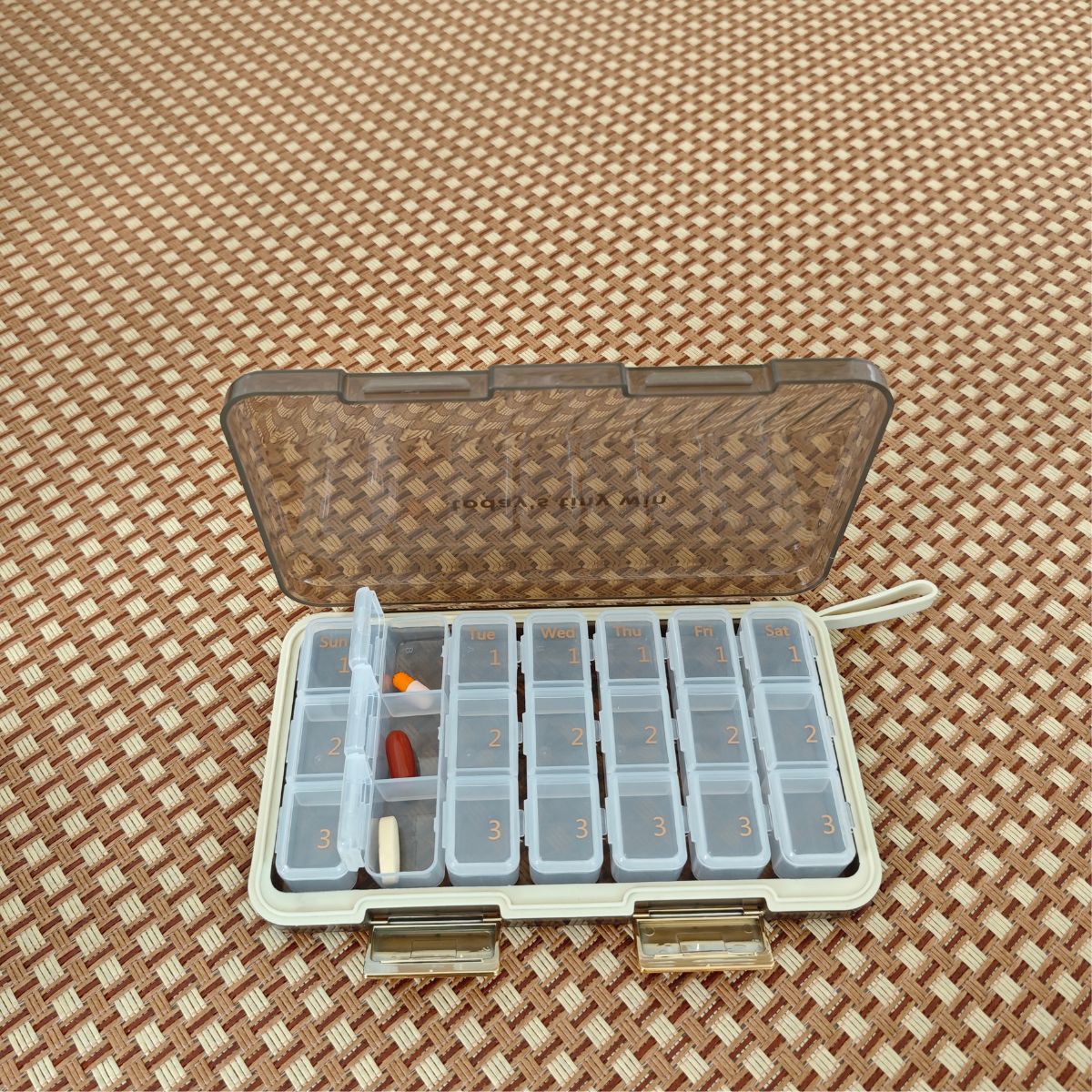 Pact-Case-transparent-lids